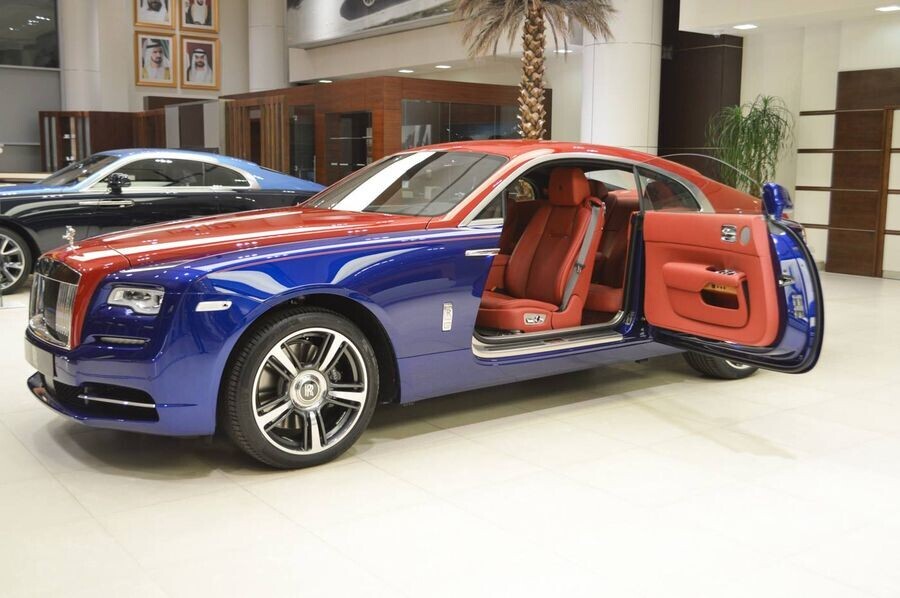Rolls-Royce Wraith đột nhiên xuất hiện với cấu hình đỏ - xanh “vừa lạ vừa hay” - Hình 8