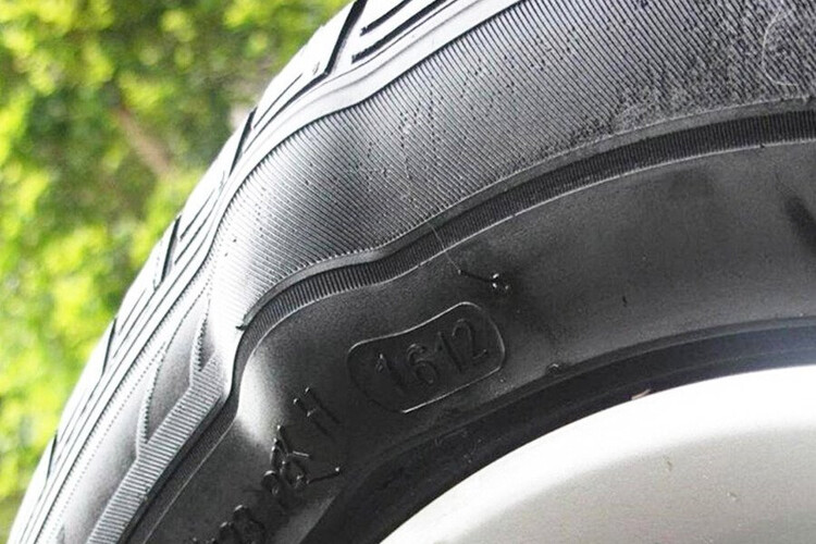 Lốp xe có thể bị rách Lốp xe có thể bị rách