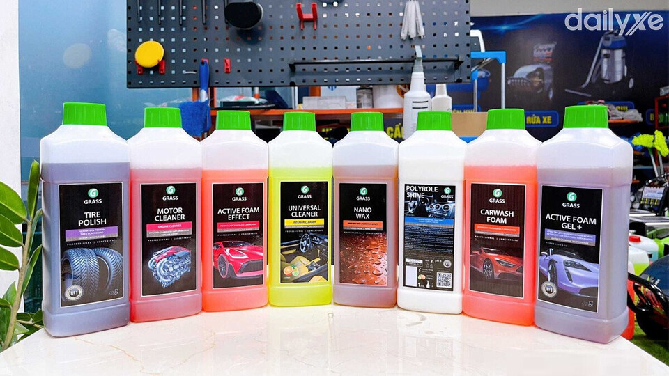 Sử dụng dung dịch rửa xe chuyên dụng