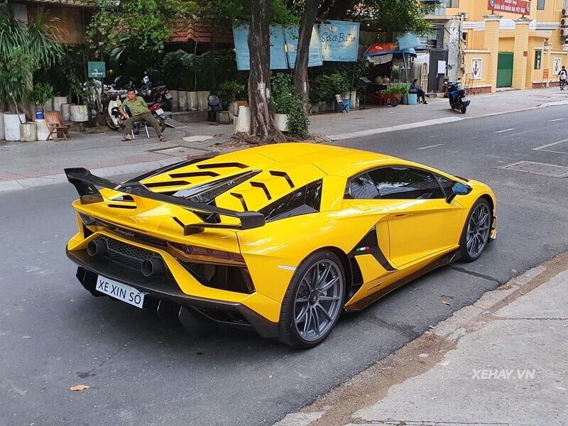 Sài Gòn: Cảm nhận sức hút từ siêu phẩm Lamborghini Aventador SVJ thứ hai  Việt Nam, giá 60 tỷ đồng