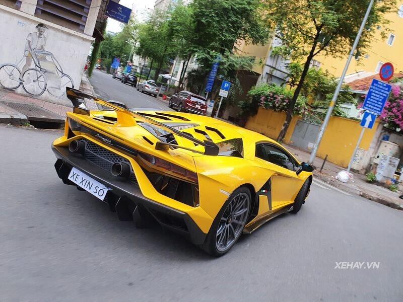 Sài Gòn: Cảm nhận sức hút từ siêu phẩm Lamborghini Aventador SVJ thứ hai  Việt Nam, giá 60 tỷ đồng
