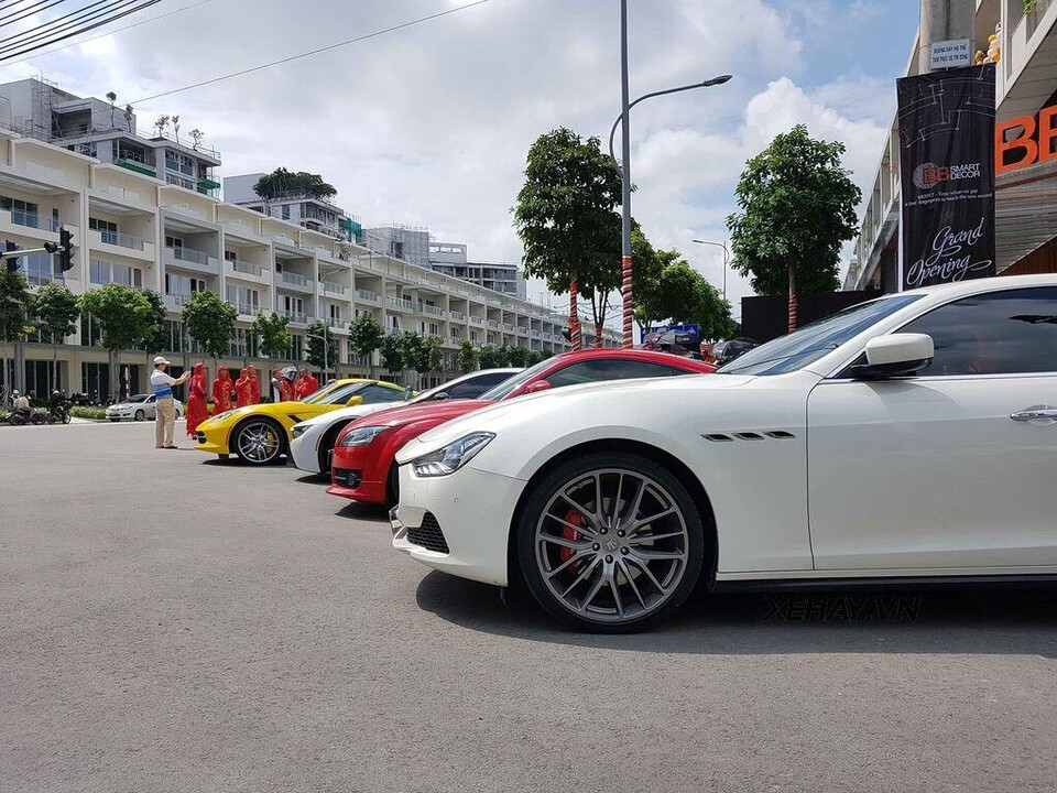 Sài Gòn: Đã mắt với dàn siêu xe đình đám tụ họp cuối tuần - Hình 16 Sài Gòn: Đã mắt với dàn siêu xe đình đám tụ họp cuối tuần - Hình 16