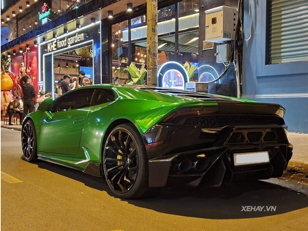 Sài Gòn: Diện kiến Lamborghini Huracan màu xanh lá xỏ giày Forgiato độc đáo