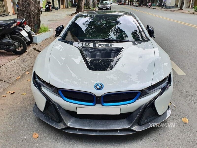 Sài Gòn: Ngắm BMW i8 hầm hố với gói ngoại thất carbon - Con cưng một thời  của đại gia Việt