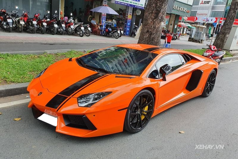 Sài Gòn: Thay áo mới, Lamborghini Aventador LP700-4 liên tục lượn phố