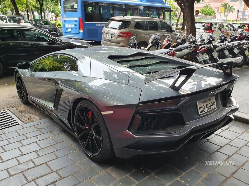 Sài Gòn: Tóm gọn Lamborghini Aventador khoác bodykit Novitec Torado siêu  hầm hố