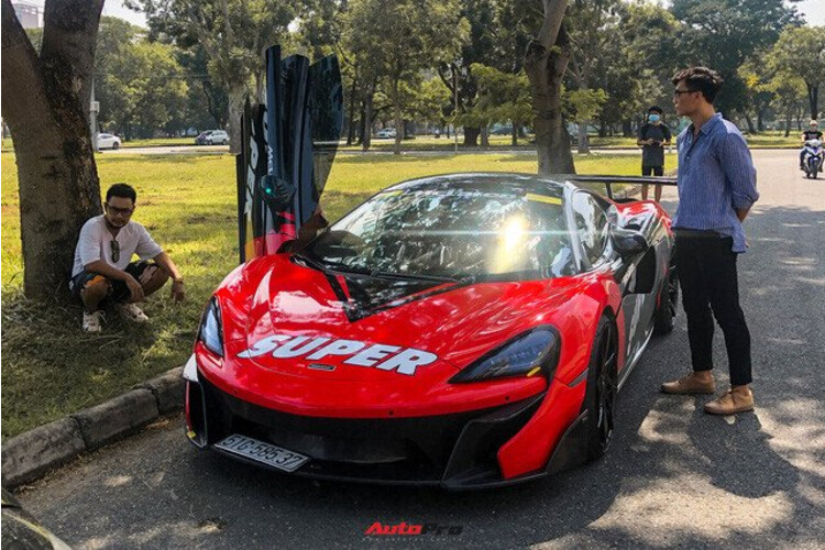 Sau 720S, Bùi Tiến Dũng cầm lái McLaren 570S độ hàng độc dạo chơi cuối tuần tại TP. HCM sau 720s, bui tien dung cam lai mclaren 570s do hang doc dao choi cuoi tuan tai tp. hcm