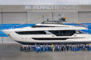 Siêu du thuyền thân rộng đầu tiên của hãng Ferretti Yachts ra mắt