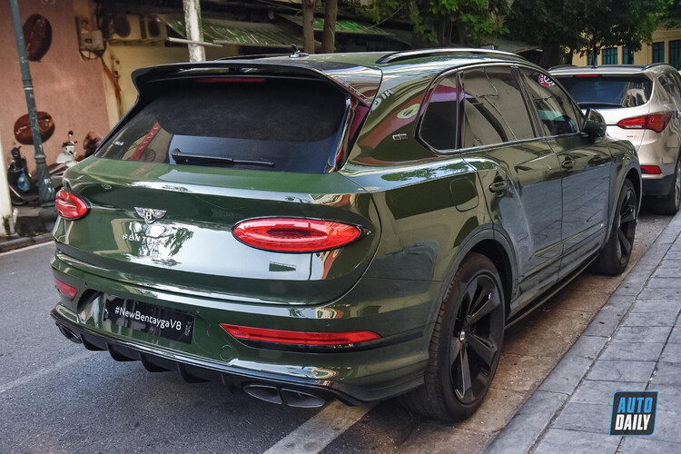 Siêu SUV Bentley Bentayga First Edition 2021 nên tròn 18 tuổi