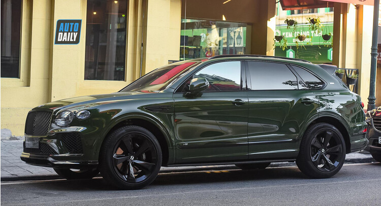 Siêu SUV Bentley Bentayga First Edition 2021, màu độc, giá hơn 18 tỷ đồng Siêu SUV Bentley Bentayga First Edition 2021 nên tròn 18 tuổi