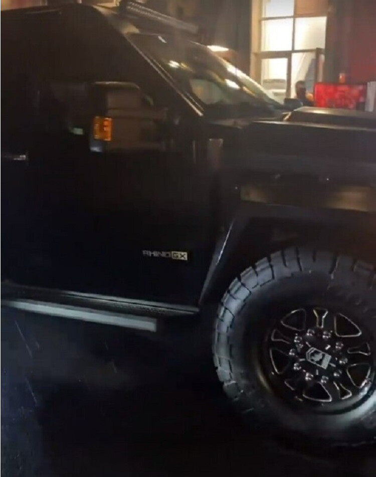Siêu SUV USSV Rhino GX New York trình diễn rapper quavo