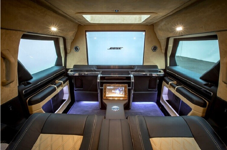 Siêu SUV USSV Rhino GX New York trình diễn rapper quavo