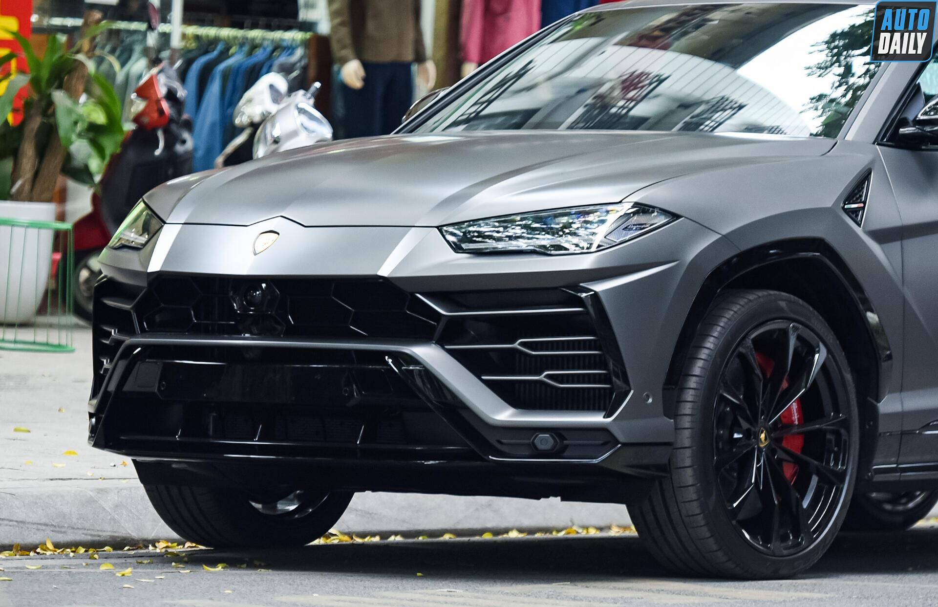 Siêu xe Lamborghini Urus với ngoại thất màu lạ mắt về Việt Nam