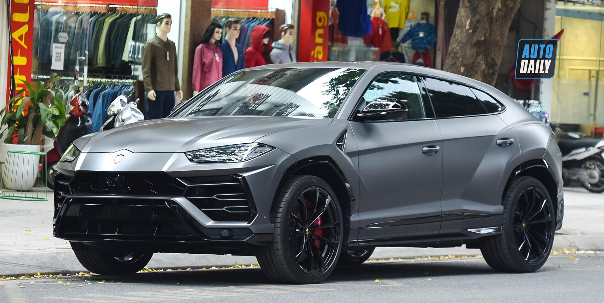 Siêu Xe Lamborghini Urus Với Ngoại Thất Màu Lạ Mắt Về Việt Nam