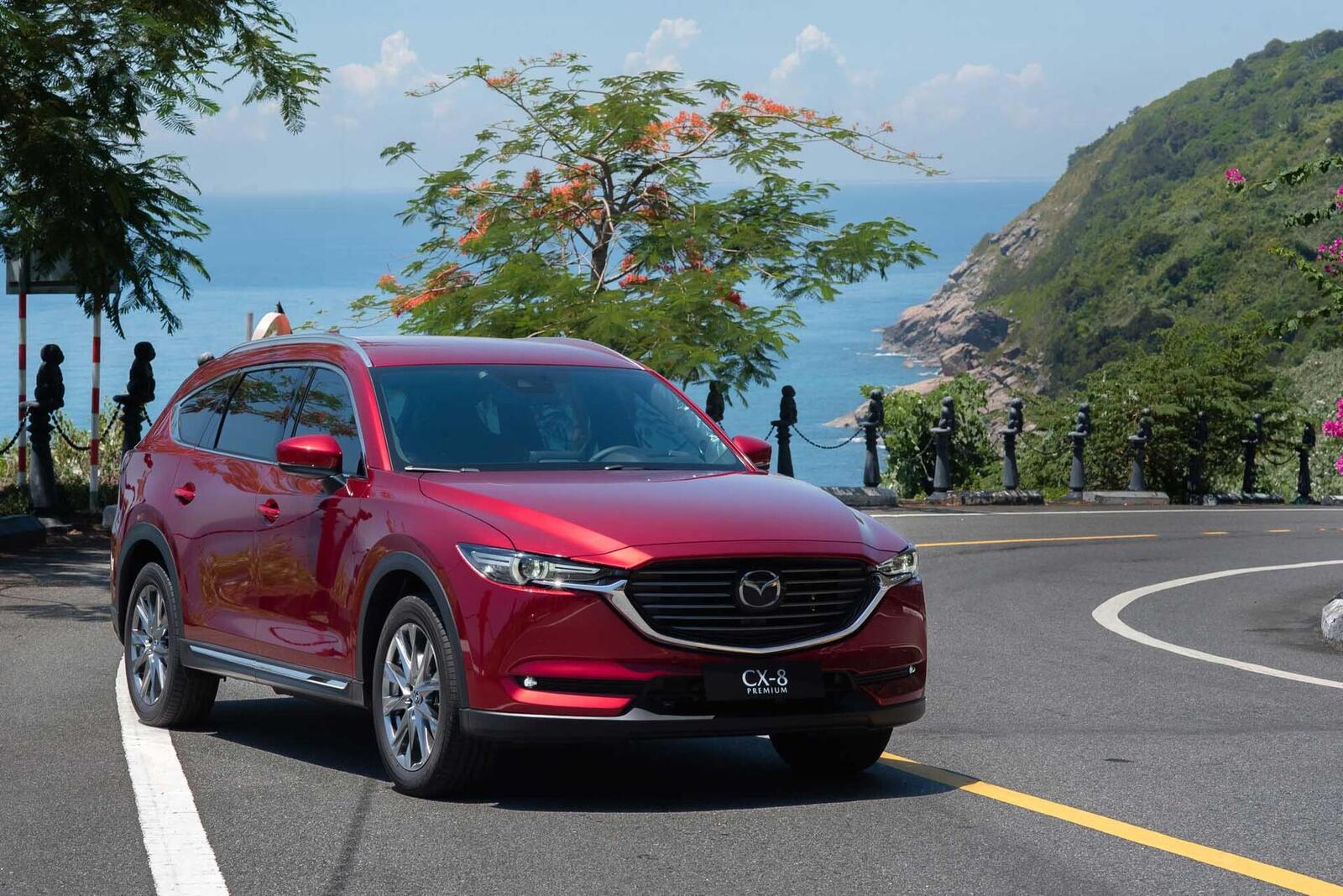 So sánh trang bị tiện nghi và an toàn của các phiên bản Mazda CX-8 - Hình 15 So sánh trang bị tiện nghi và an toàn của các phiên bản Mazda CX-8 - Hình 15