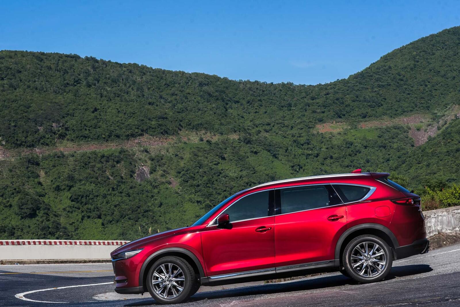 So sánh trang bị tiện nghi và an toàn của các phiên bản Mazda CX-8 - Hình 17 So sánh trang bị tiện nghi và an toàn của các phiên bản Mazda CX-8 - Hình 17