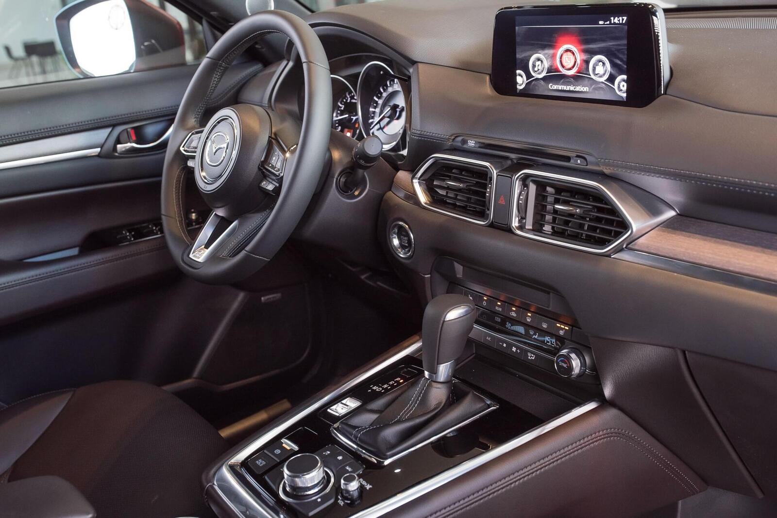 So sánh trang bị tiện nghi và an toàn của các phiên bản Mazda CX-8 - Hình 7 So sánh trang bị tiện nghi và an toàn của các phiên bản Mazda CX-8 - Hình 7
