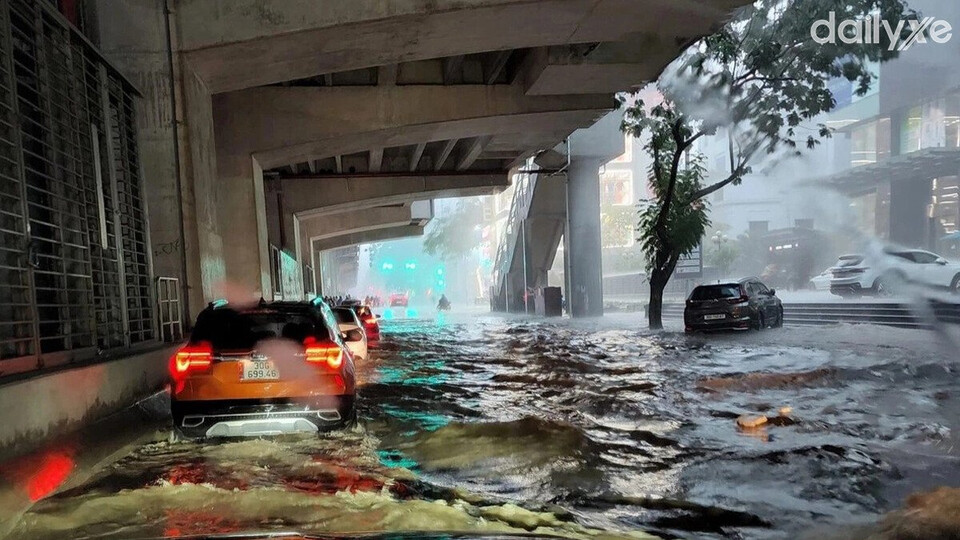 Tắt điều hòa trước khi đi qua vũng nước lớn để giảm tiêu hao nhiên liệu