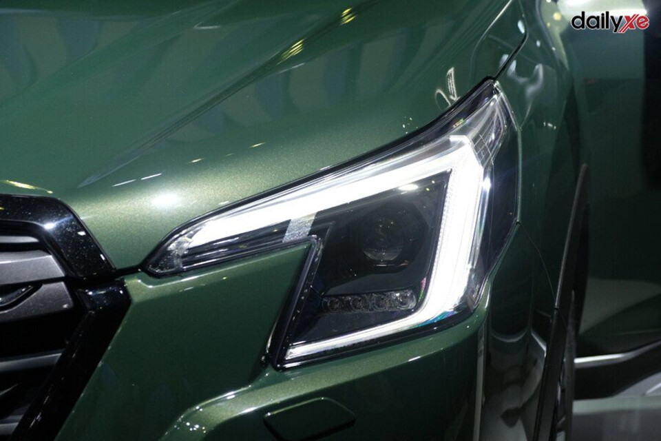 Cụm đèn trước LED sắc sảo