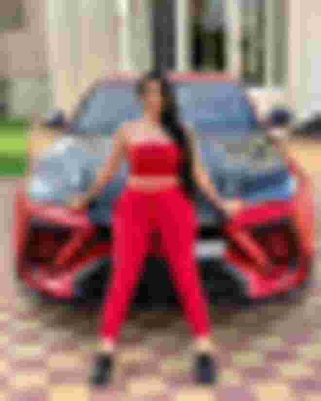 supercar blondie va nhung nu vlogger sieu xe noi tieng the gioi: nguoi kiem 17 trieu usd trong 3 nam, nguoi lam chi vi dam me