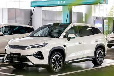 SUV điện BYD Song Ultra EV gây sốc với công nghệ sạc 9 phút