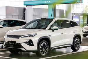 SUV điện BYD Song Ultra EV gây sốc với công nghệ sạc 9 phút