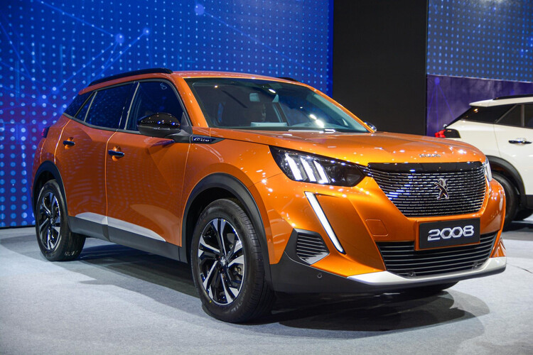 suv-do-thi-tam-gia-800-trieu-chon-peugeot-2008-hay-corolla-cross suv-do-thi-tam-gia-800-trieu-chon-peugeot-2008-hay-corolla-cross