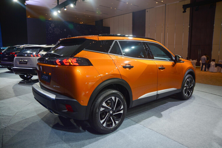 suv-do-thi-tam-gia-800-trieu-chon-peugeot-2008-hay-corolla-cross suv-do-thi-tam-gia-800-trieu-chon-peugeot-2008-hay-corolla-cross