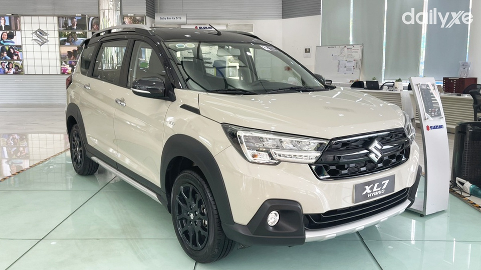 Suzuki XL7 Hybrid đang được giảm giá sâu nhất từ trước đến nay
