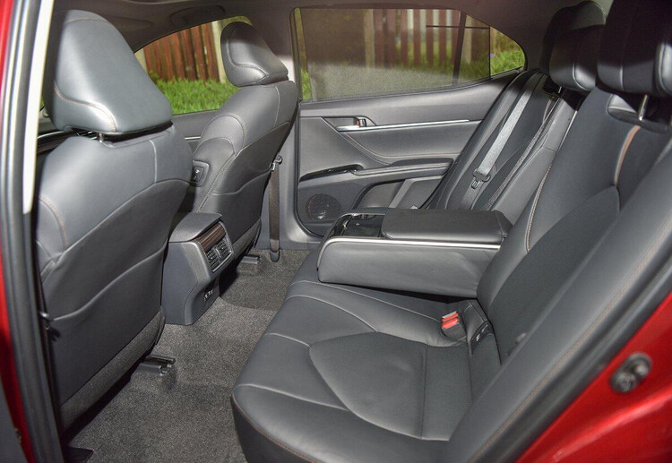 Toyota-Camry-201957.jpg