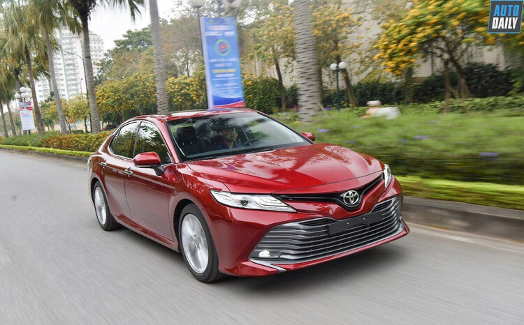 Toyota-Camry-201916-copy.jpg