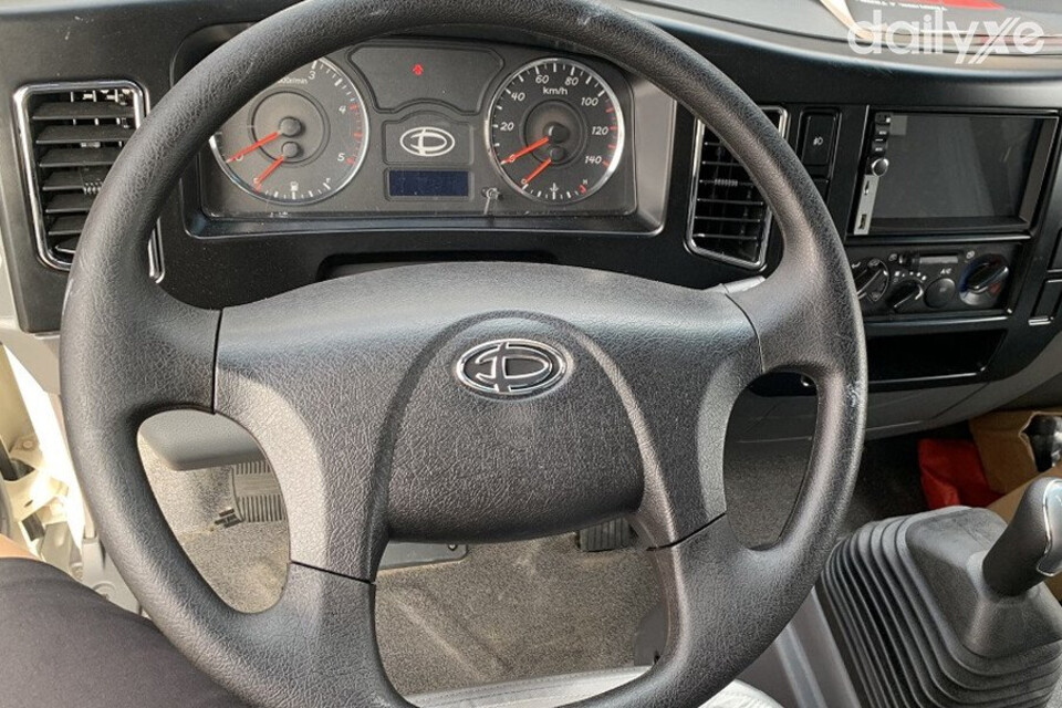 Vô lăng điều khiển nhẹ nhàng và chuẩn xác