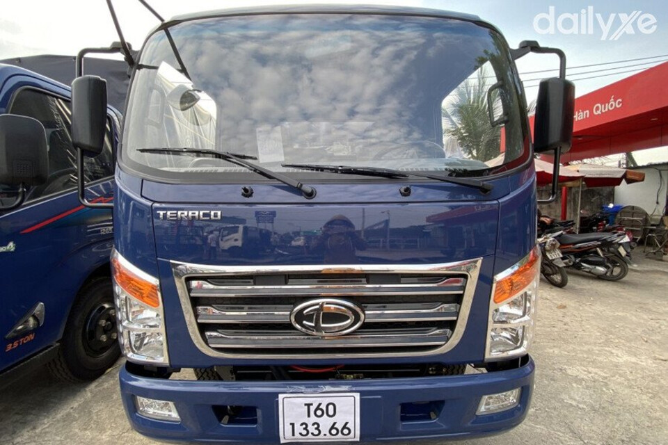 Đầu xe vuông vắn mạnh mẽ