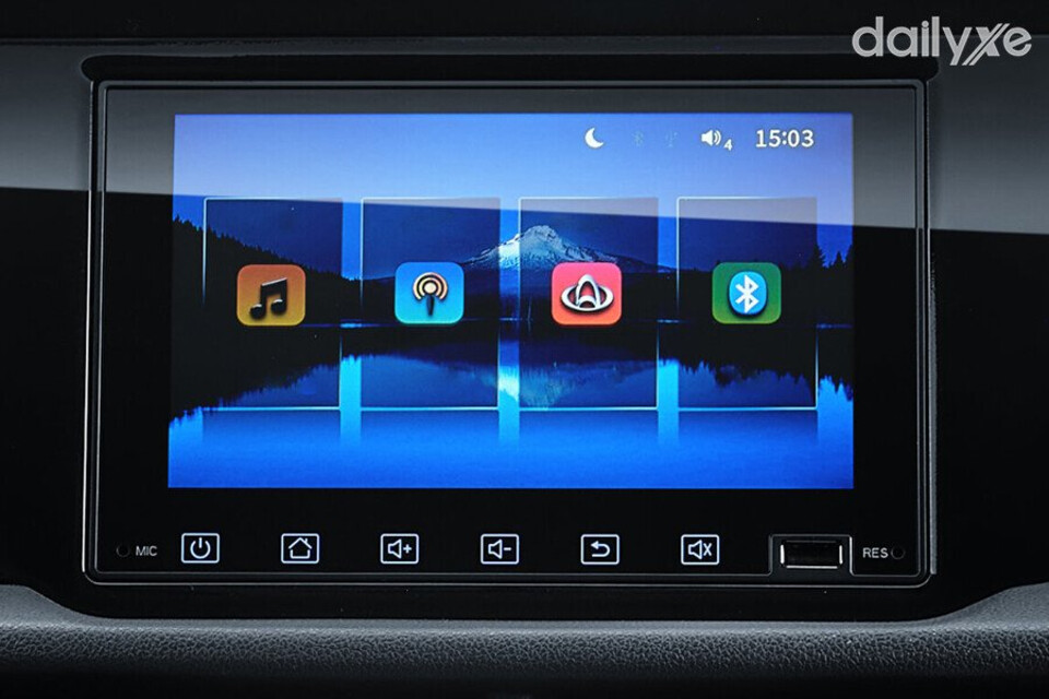 Màn hình giải trí LCD thiết kế hiện đại