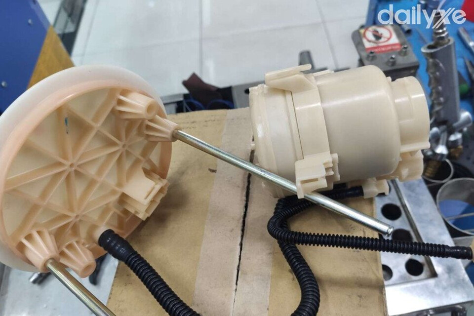 Hướng dẫn cách vệ sinh lọc xăng ô tô