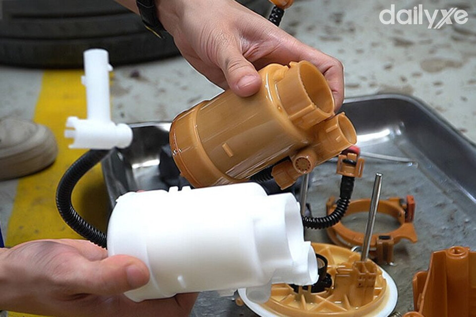 Cách thay thế lọc xăng ô tô mới