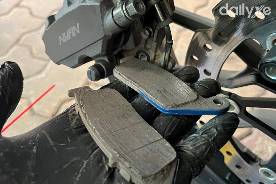 Má phanh đã hao mòn cần phải thay đảm bảo an toàn