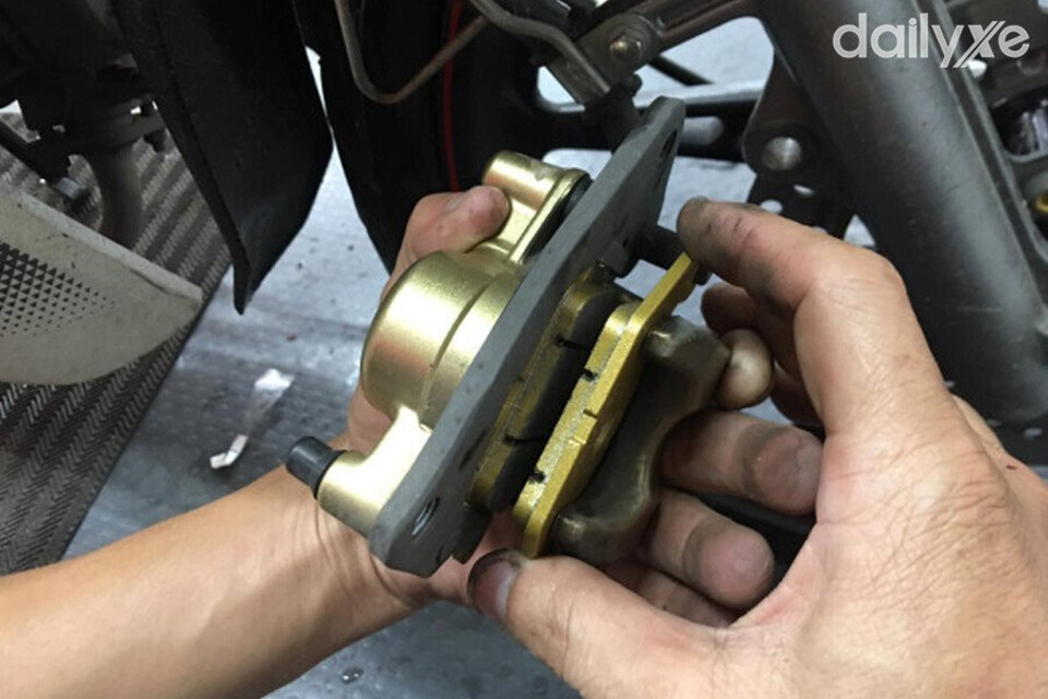 Má phanh giả sẽ khiến má phanh bị kẹt vào đĩa phanh