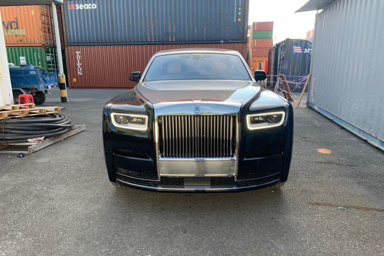 Siêu xe RollsRoyce Phantom mạ vàng 24k phiên bản Rồng Việt Nam