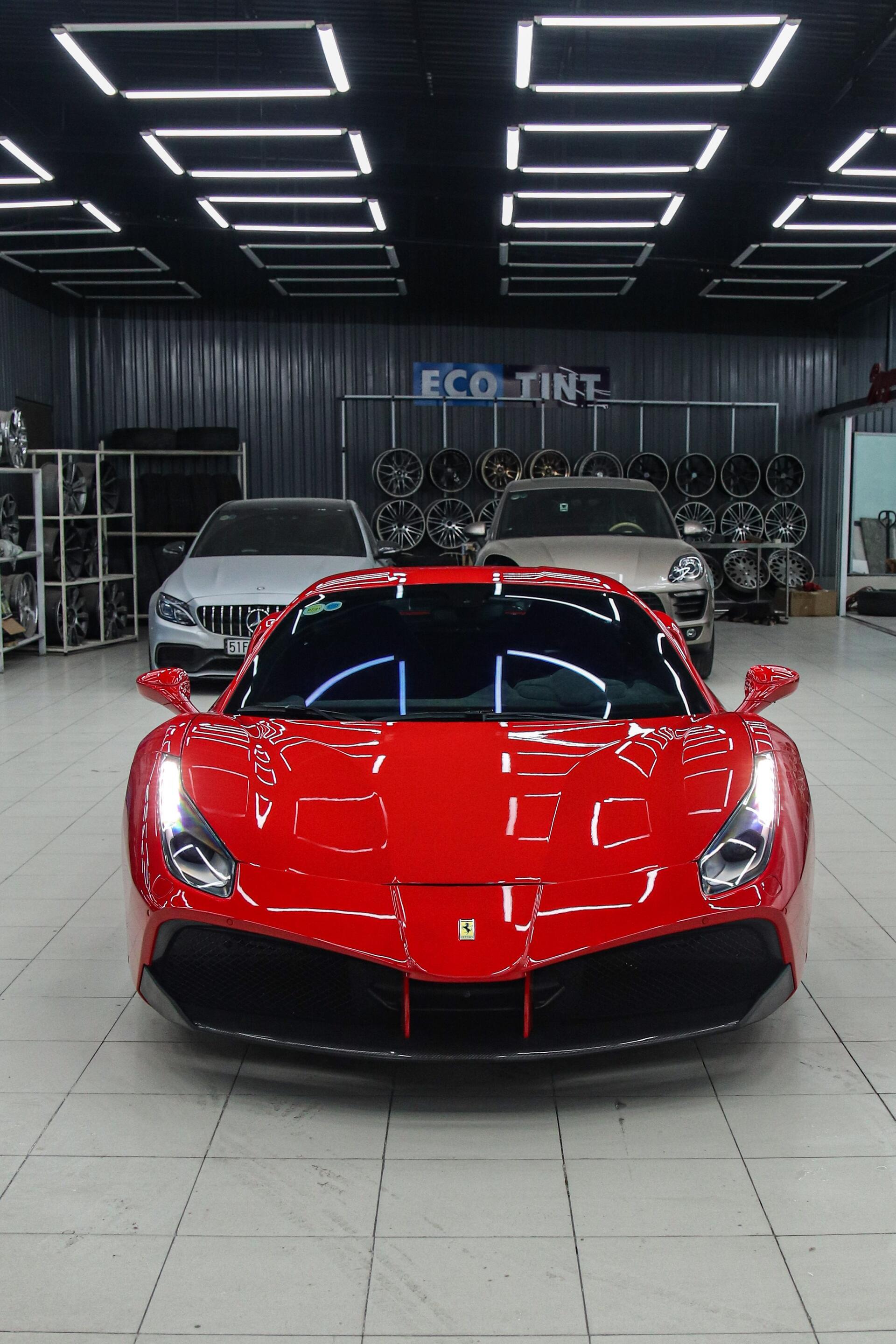 Siêu xe Ferrari F8 Tributo nổi bật với phụ kiện từ sợi carbon  Automotive   Thông tin hình ảnh đánh giá xe ôtô xe máy xe điện  VnEconomy