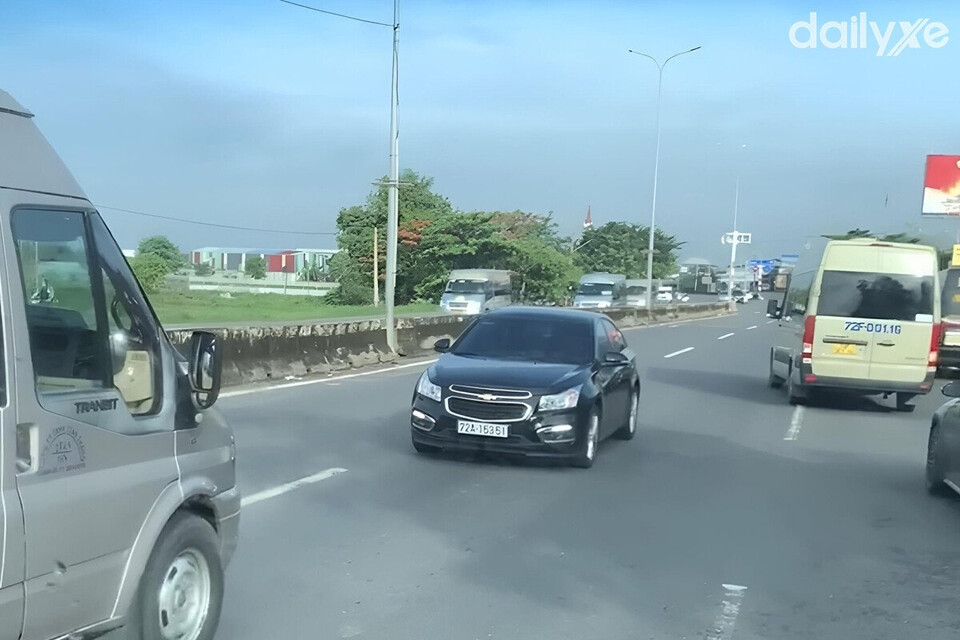 Tuân thủ luật giao thông không lái xe ngược chiều