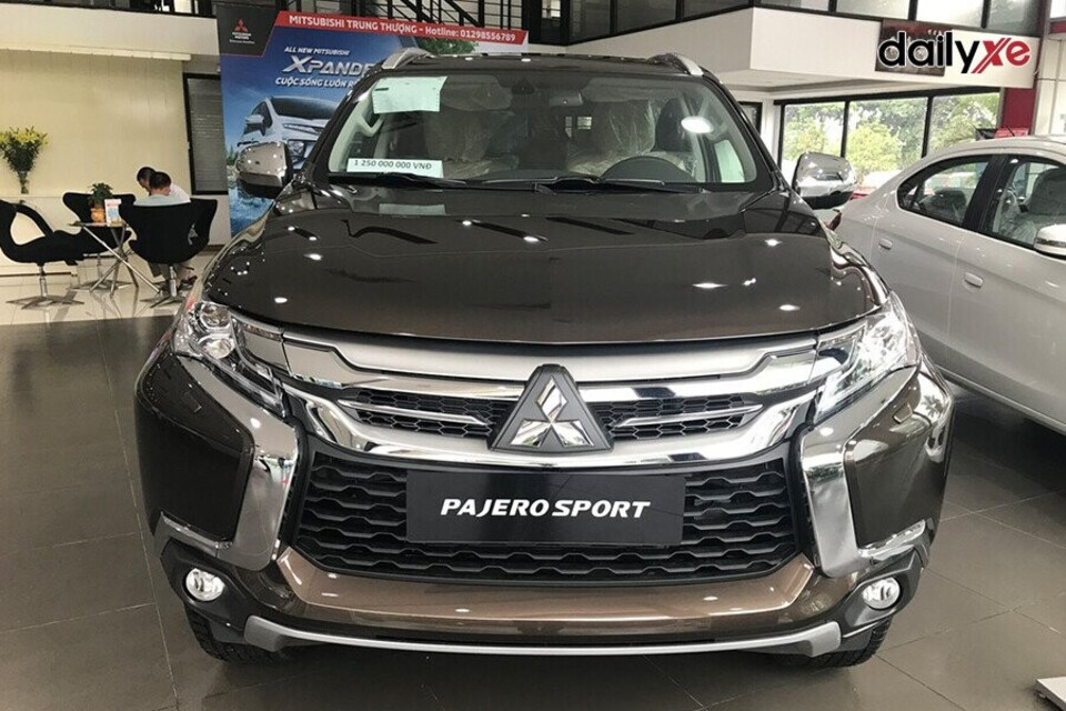 Pajero Sport thiết kế mạnh mẽ Pajero Sport thiết kế mạnh mẽ