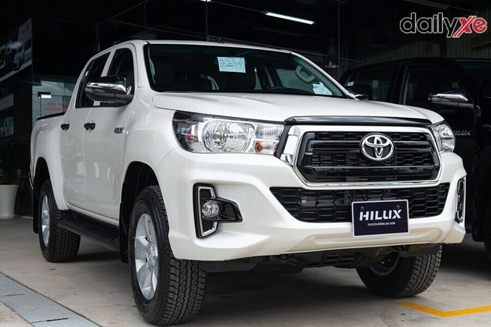 Toyota Hilux thiết kế mạnh mẽ Toyota Hilux thiết kế mạnh mẽ