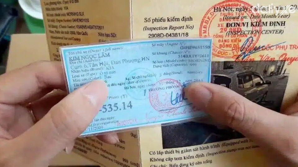 Kiểm tra giấy tờ và bảo hiểm xe còn thời hạn trong lúc thuê