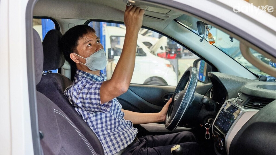 Kiểm tra trong và ngoài xe trước khi giao trả xe ô tô