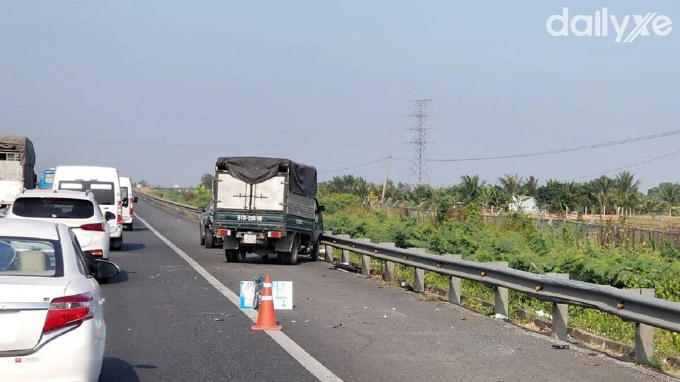 Tìm nơi an toàn đỗ xe khi thủng lốp