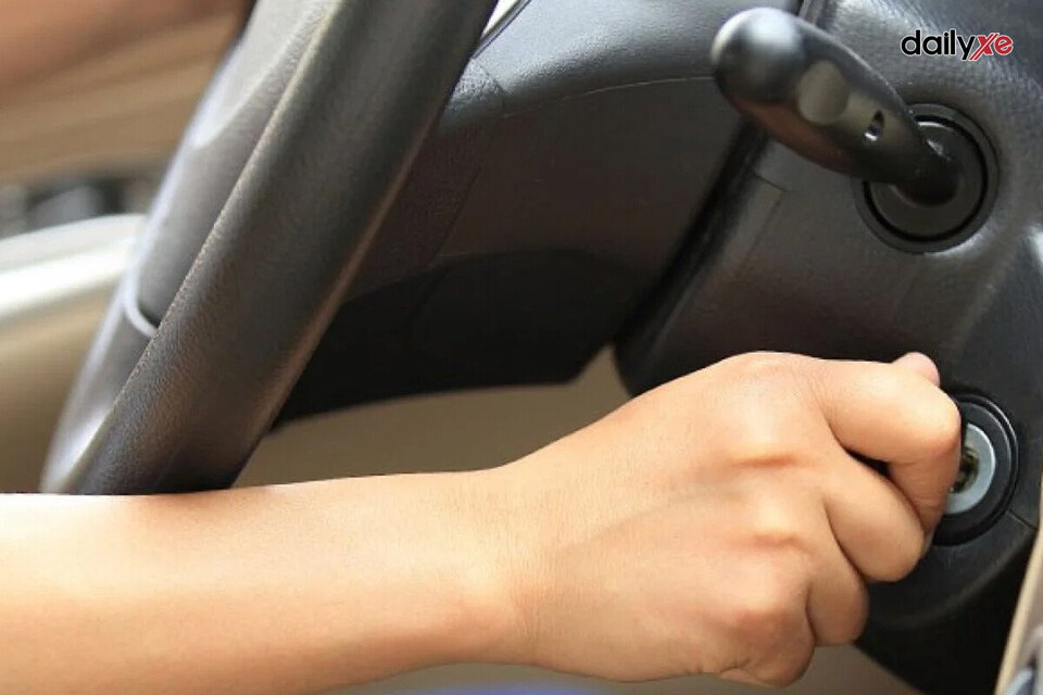 Không cố gắng khởi động lại máy khi bị tắt ngập nước