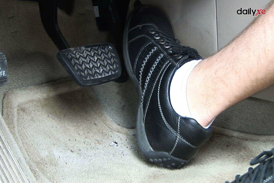 Giữ ga đều qua đoạn đường ngập nước