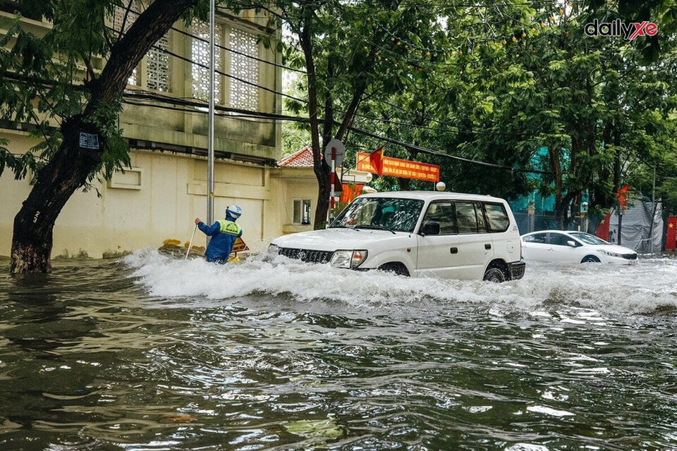 Thủy kích ô tô xảy ra khi phải lội nước ngập thường xuyên