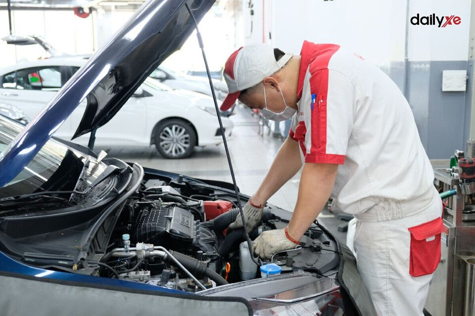 Quan sát kĩ có dấu vết tháo bộ bu ốc ô tô thủy kích